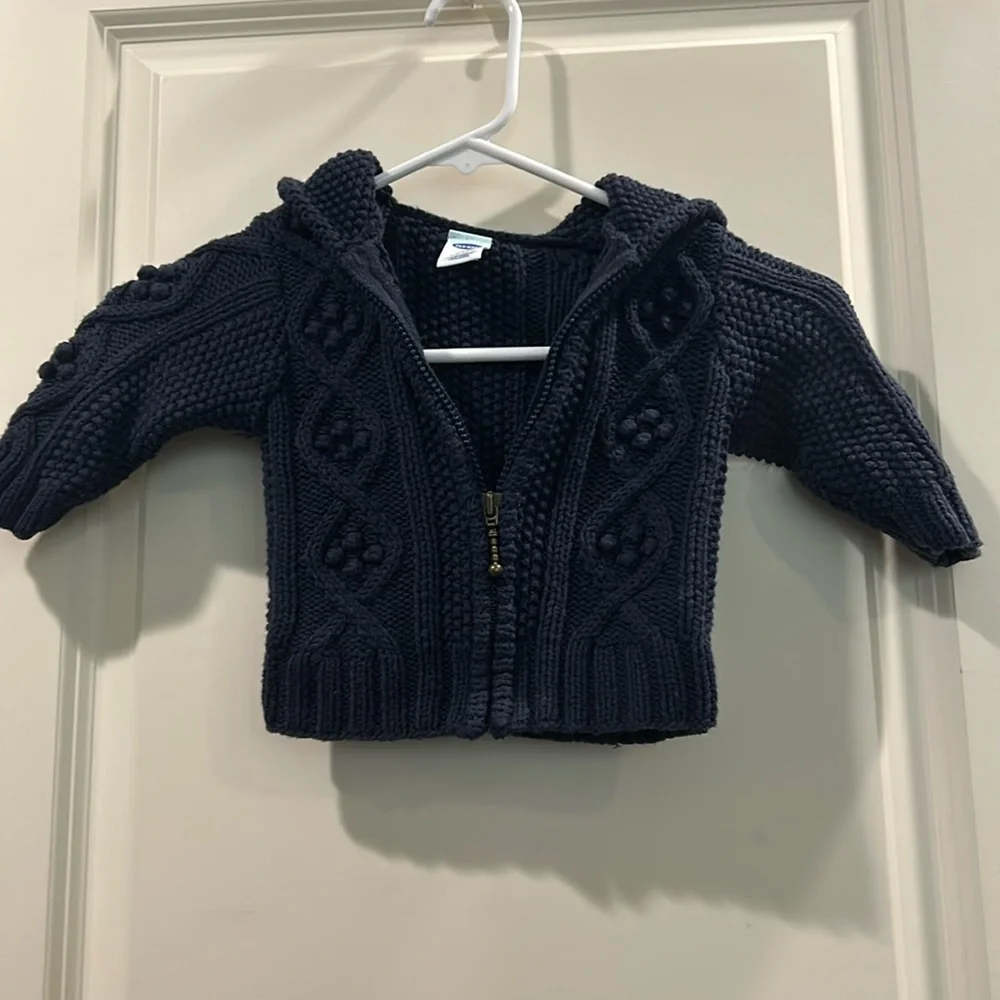 𝅺Old Navy Knitted ZipUp Hooded sweater jacket w/lovely knit patterns size 3-6M